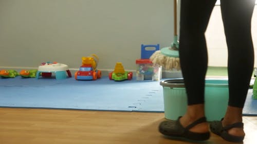 有关儿童玩具, 地板, 扫荡的免费素材视频