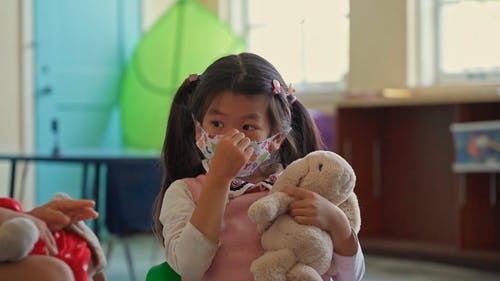 有关covid-19, 坐, 填充玩具的免费素材视频