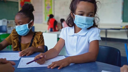 有关＃室内, covid-19, 儿童的免费素材视频