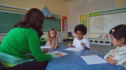 有关女人, 学生们, 室内的免费素材视频