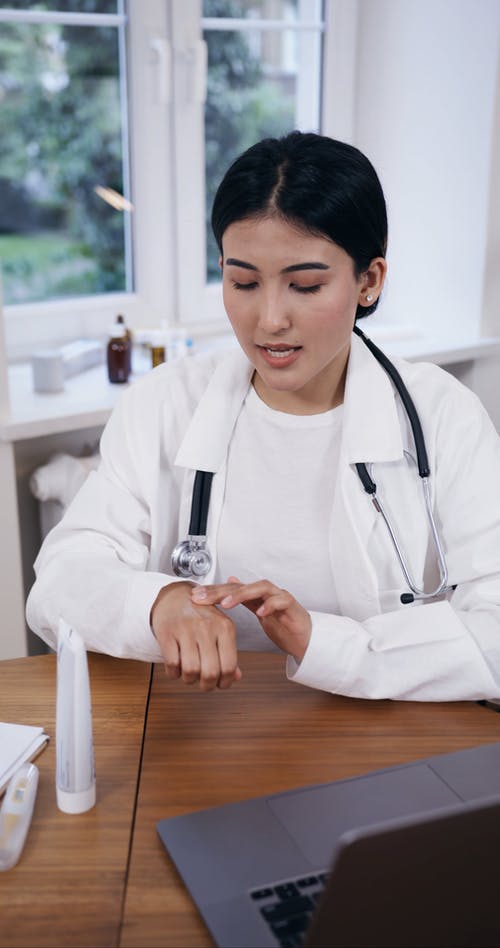 有关在线咨询, 垂直视频, 室内的免费素材视频