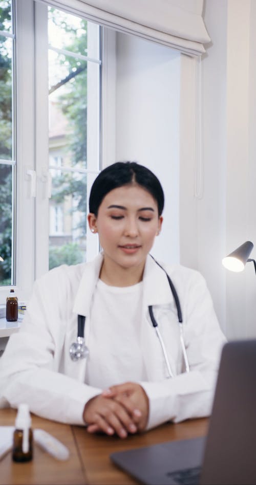 有关covid-19, 变焦通话, 在线咨询的免费素材视频