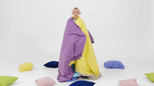 有关Throw Pillows, 室内, 工作室的免费素材视频