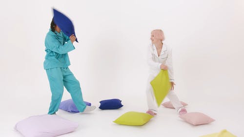 有关Throw Pillows, 人, 女人的免费素材视频