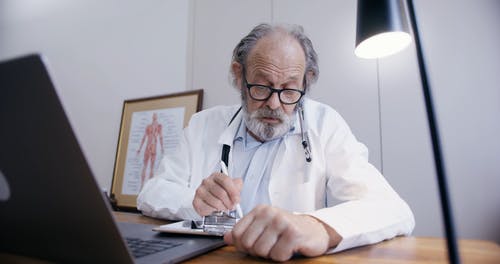 有关会诊, 变焦通话, 室内的免费素材视频