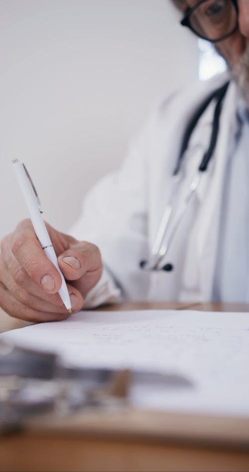 有关垂直视频, 室内, 写作的免费素材视频