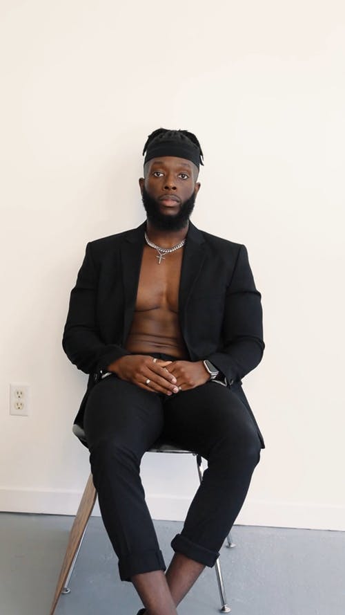 有关坐, 垂直视频, 展示的免费素材视频