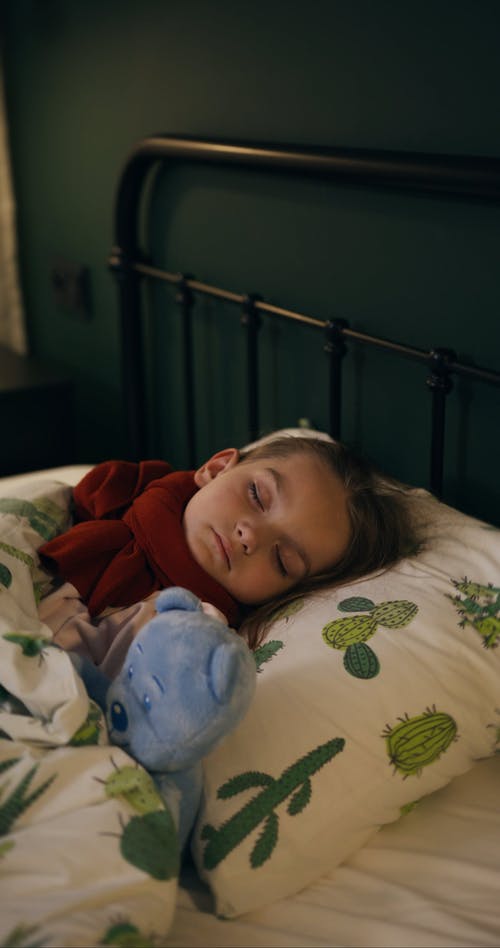 有关休息, 坐月子, 垂直视频的免费素材视频