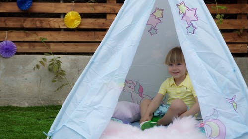 有关儿童, 坐, 女孩的免费素材视频