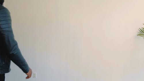 有关举手, 倚, 墨镜的免费素材视频