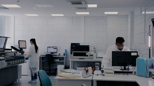 有关ppe, 坐, 室内的免费素材视频