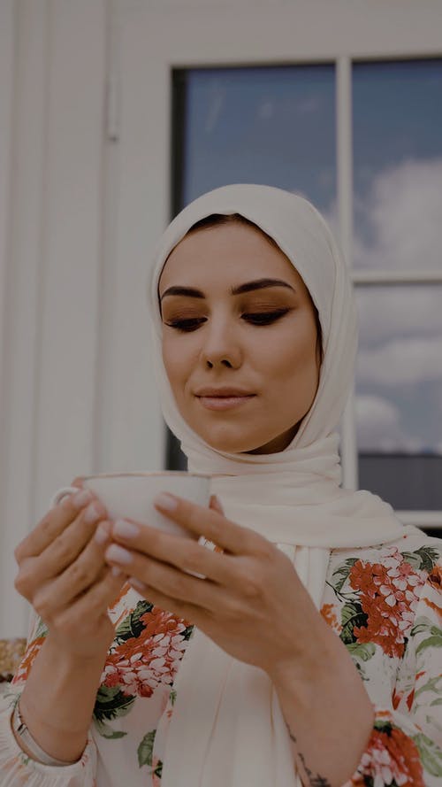 有关喝, 围巾, 垂直视频的免费素材视频