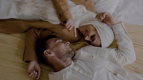 有关一对, 一起, 室内的免费素材视频