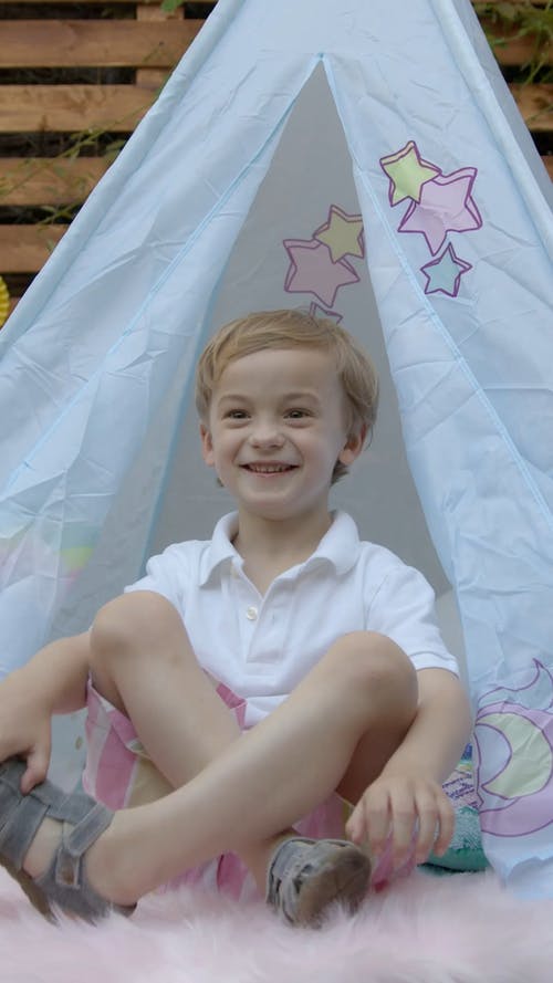 有关伸出舌头, 儿童, 可爱的免费素材视频