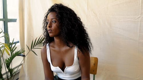 有关分裂, 坐, 室内的免费素材视频