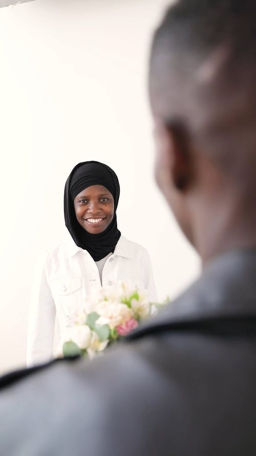 有关一对, 一束鲜花, 一起的免费素材视频