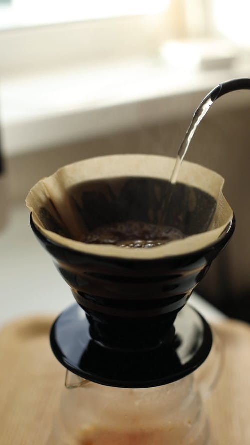 有关倒水, 咖啡因, 咖啡过滤器的免费素材视频