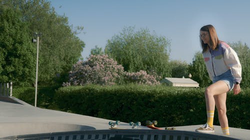 有关人, 伸出援手, 女人的免费素材视频