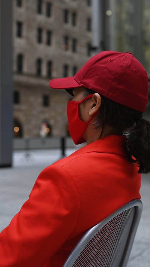 有关covid-19, 坐, 垂直视频的免费素材视频