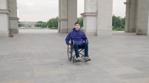 有关人, 看着相机, 轮椅的免费素材视频