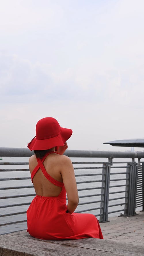 有关人, 坐, 垂直视频的免费素材视频