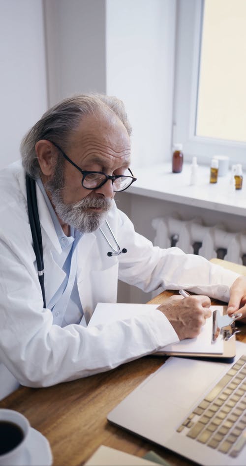 有关互联网, 人, 会诊的免费素材视频