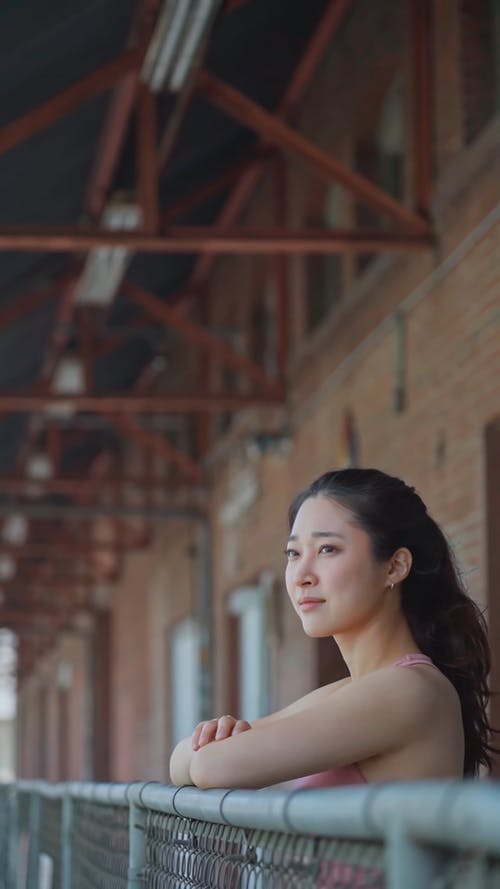 有关倚, 垂直视频, 女人的免费素材视频