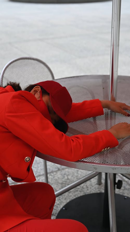 有关休息, 坐, 垂直视频的免费素材视频