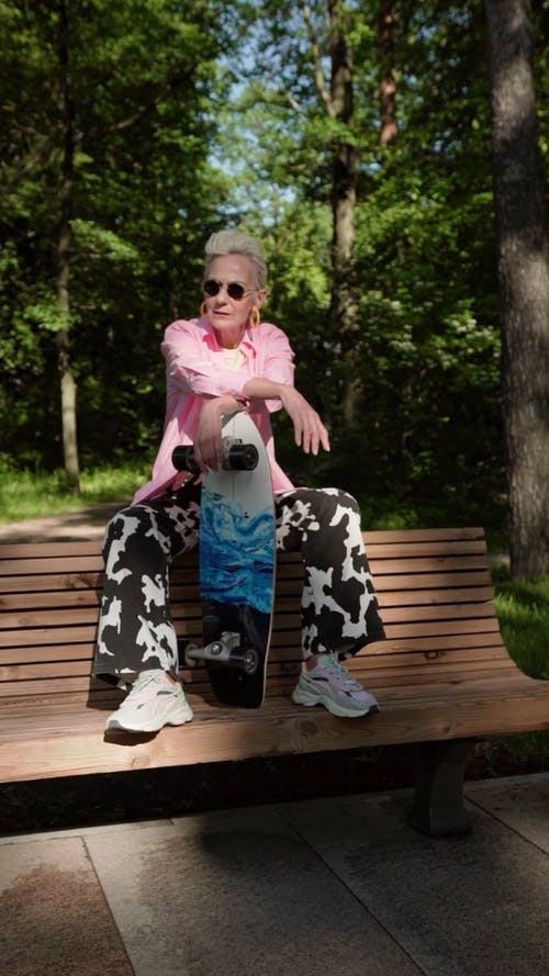 有关人, 坐, 垂直视频的免费素材视频