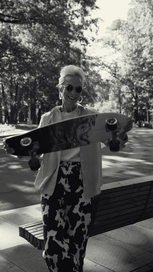 有关人, 便士板, 单色的免费素材视频