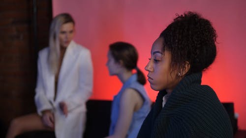 有关不快乐, 伤心, 八卦的免费素材视频