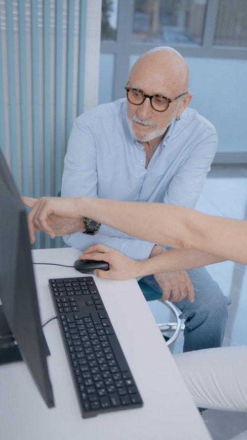 有关垂直视频,患者,老人的免费素材视频