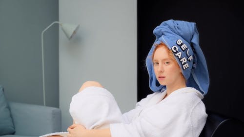 有关信, 在家, 坐的免费素材视频