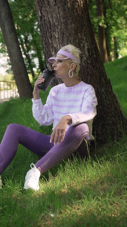 有关不倒翁, 人, 喝的免费素材视频