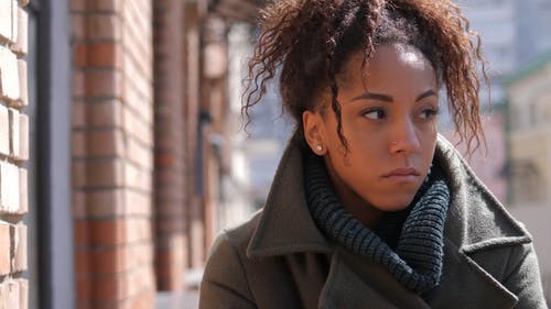 有关不快乐, 伤心, 冬装的免费素材视频