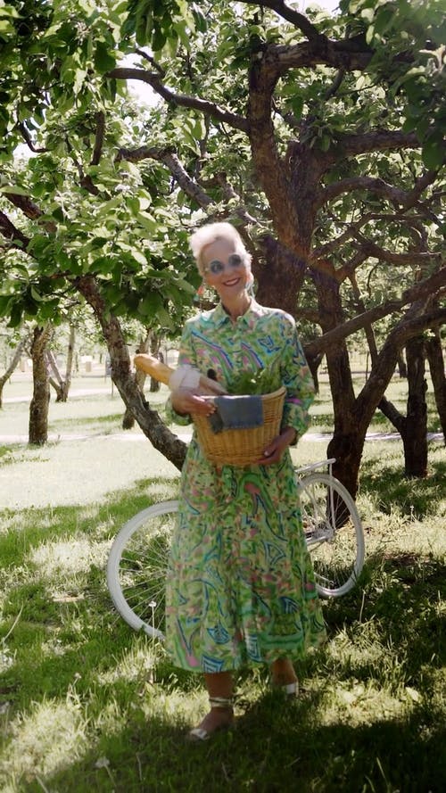 有关人, 垂直视频, 女人的免费素材视频