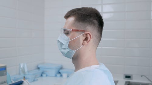 有关个人保护设备, 人, 严肃的免费素材视频