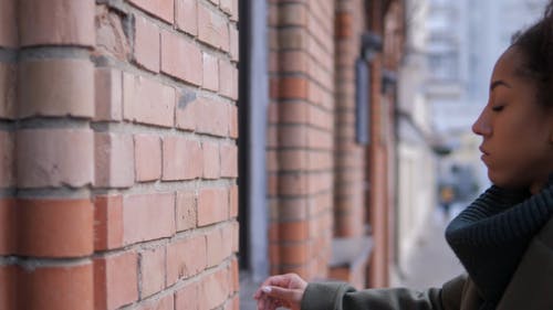 有关不快乐, 伤心, 冬装的免费素材视频