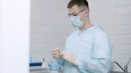 有关个人保护设备, 乳胶手套, 人的免费素材视频