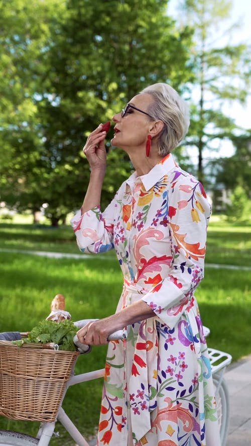 有关人, 健康食品, 公园的免费素材视频