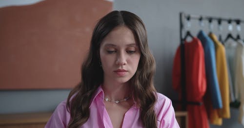 有关人, 严肃, 女人的免费素材视频