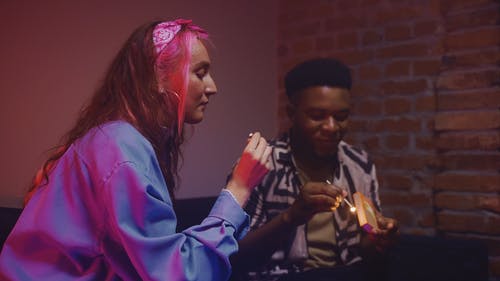 有关印度大麻, 大麻, 室内的免费素材视频