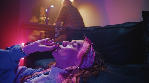 有关人, 大麻, 奉的免费素材视频