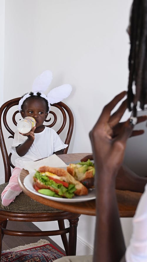 有关人, 儿童, 吃的免费素材视频