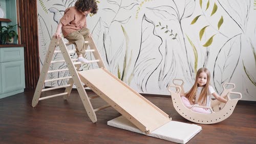 有关女孩, 室内, 幻灯片的免费素材视频