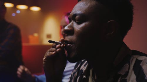 有关侧面图, 室内, 手的免费素材视频