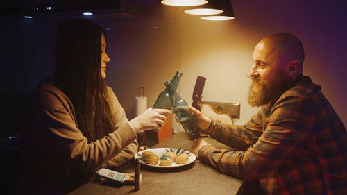 有关乾杯, 人, 啤酒的免费素材视频