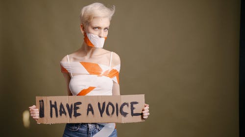 有关口号, 女人, 室内的免费素材视频