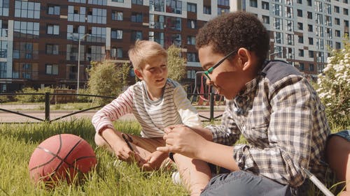 有关一起, 儿童, 坐的免费素材视频