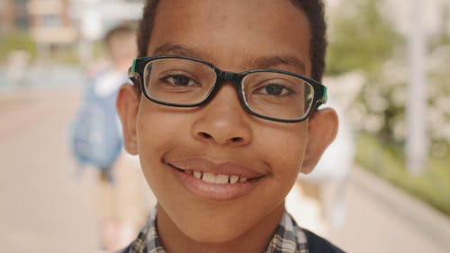 有关小孩, 微笑, 模糊的背景的免费素材视频